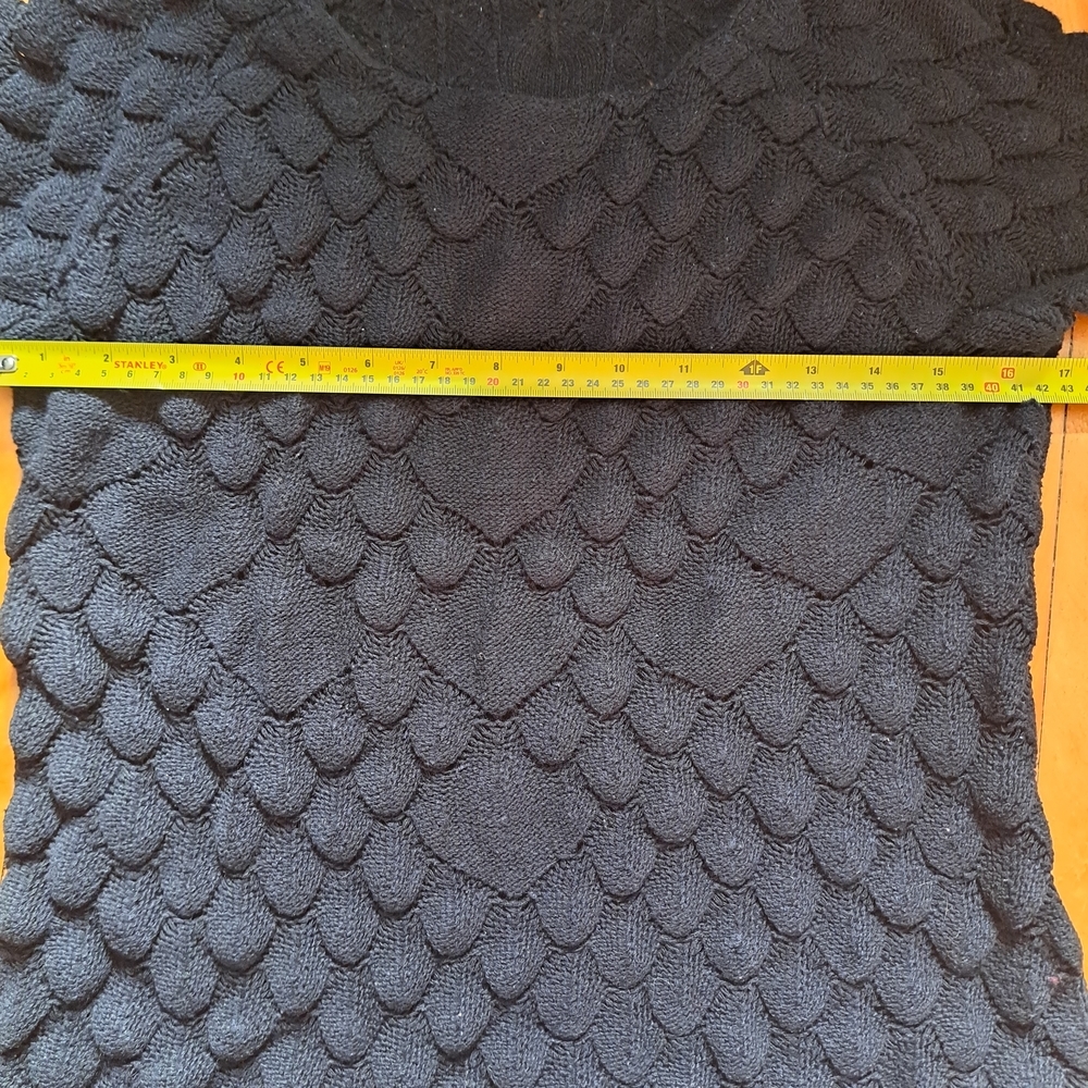 Black Textured Knit Sweater – V-Neck - S/M - Picture 7 of 10